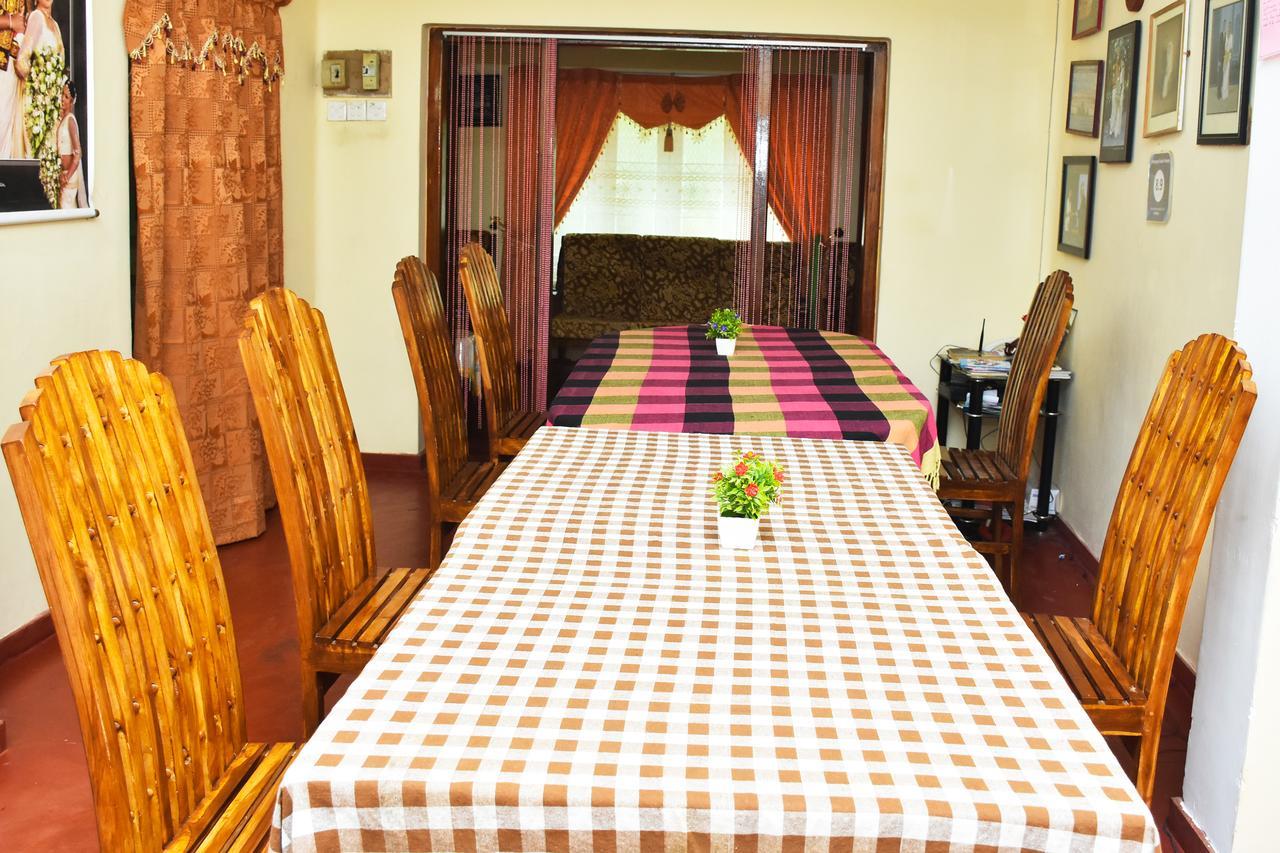 Deniyaya Guest House エクステリア 写真
