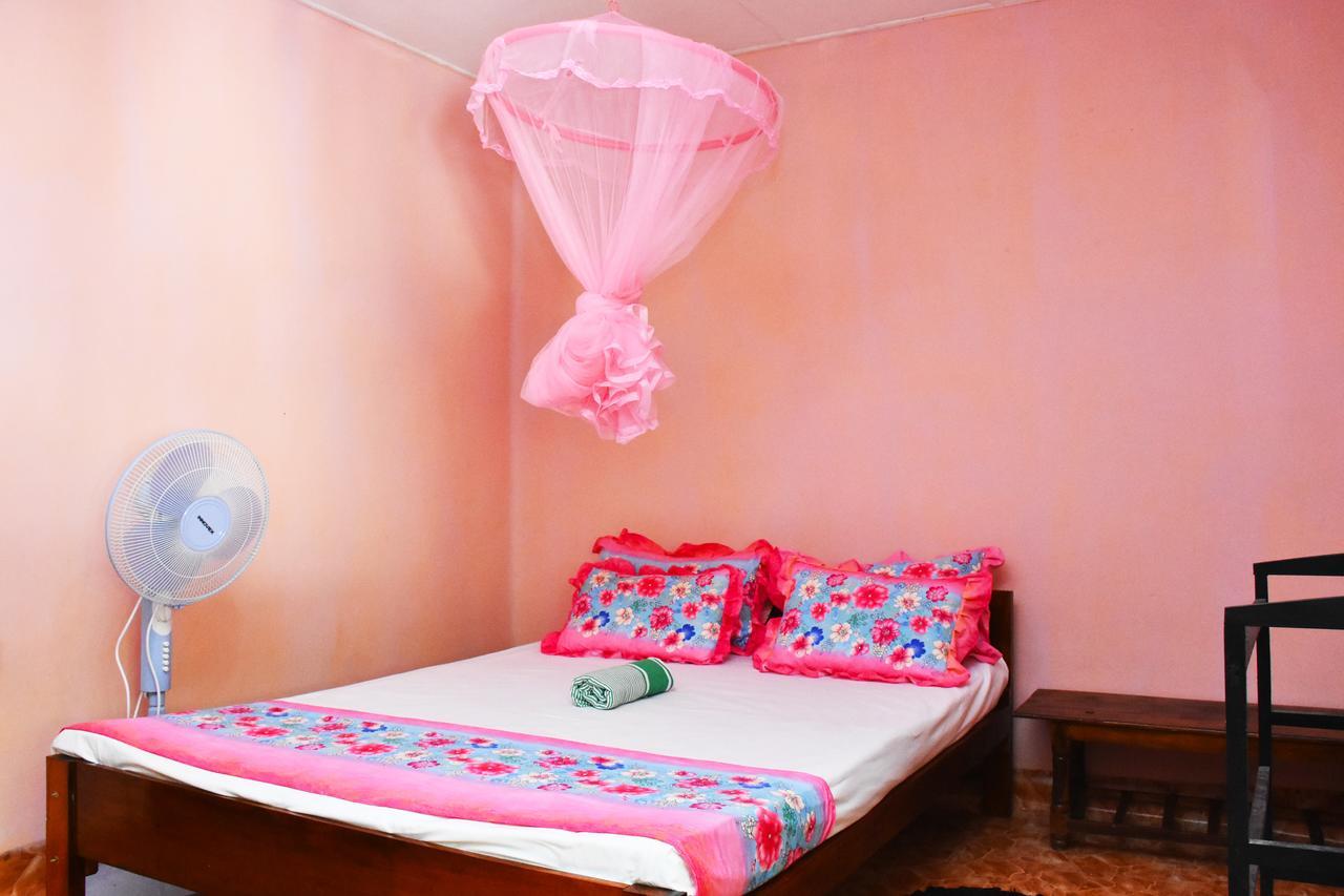 Deniyaya Guest House エクステリア 写真