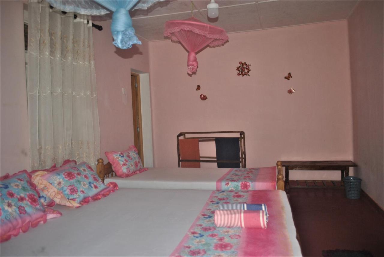 Deniyaya Guest House エクステリア 写真